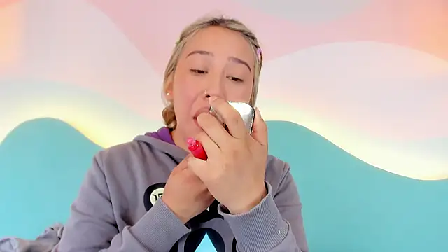 Snapshot of Lannajansen chatting on November 18, 2025, 2:53 pm Lannajansen online show from November 18, 2025, 2:53 pm