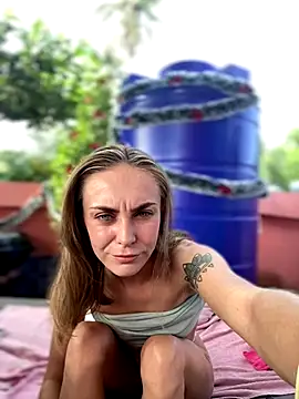 Snapshot of White_Lu chatting on December 14, 2025, 2:07 am White Lu online show from December 14, 2025, 2:07 am