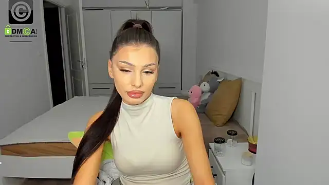 Snapshot of HelenShawn chatting on October 28, 2025, 9:47 pm HelenShawn online show from October 28, 2025, 9:47 pm