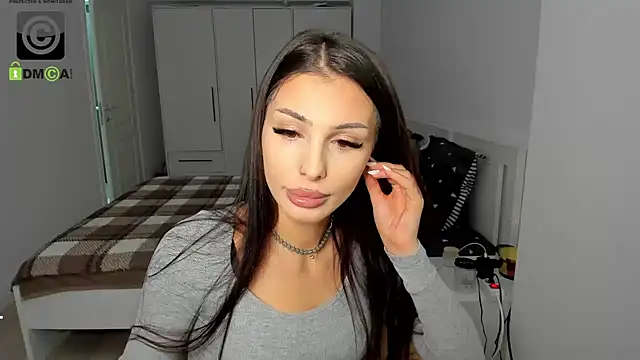 Snapshot of HelenShawn chatting on November 14, 2025, 9:18 pm HelenShawn online show from November 14, 2025, 9:18 pm