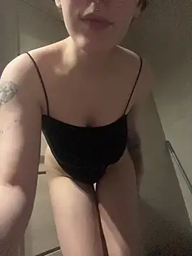 Molli Luv online show from January 14, 2026, 5:05 pm