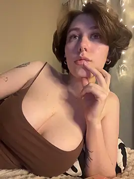 Molli Luv online show from March 6, 2026, 4:24 pm