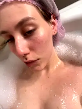 Molli Luv online show from October 9, 2025, 8:09 pm