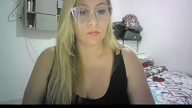Snapshot of mariana0x chatting on May 15, 2026, 3:21 pm mariana0x online show from May 15, 2026, 3:21 pm