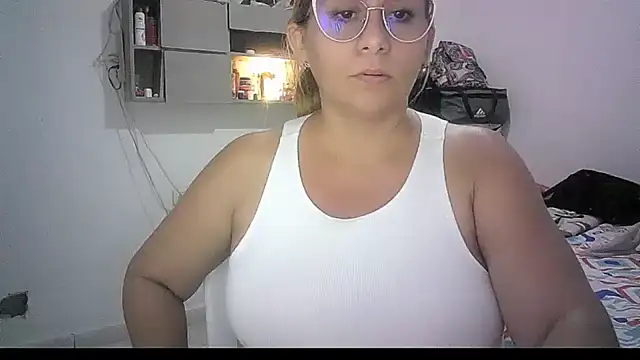 Snapshot of mariana0x chatting on May 16, 2026, 3:27 am mariana0x online show from May 16, 2026, 3:27 am