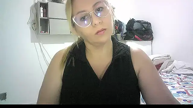 Snapshot of mariana0x chatting on May 17, 2026, 2:50 pm mariana0x online show from May 17, 2026, 2:50 pm