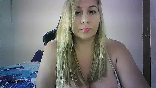 Snapshot of mariana0x chatting on July 3, 2026, 7:42 pm mariana0x online show from July 3, 2026, 7:42 pm