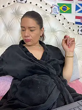 isabelajonesgl online show from June 18, 2026, 7:52 pm