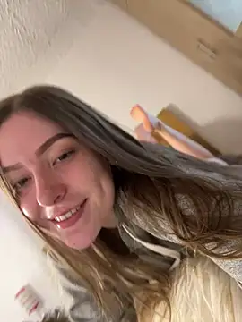 eilynxx online show from February 13, 2025, 9:27 pm