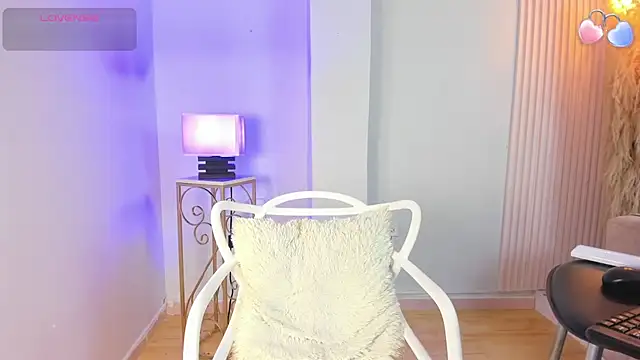 Snapshot of alana_rossetti chatting on July 22, 2026, 12:18 pm alana rossetti online show from July 22, 2026, 12:18 pm