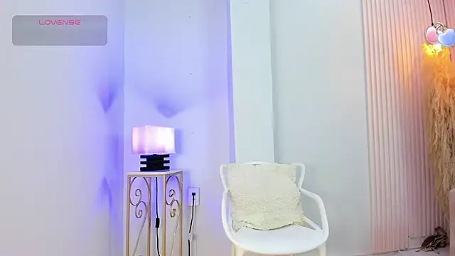 Snapshot of alana_rossetti chatting on June 27, 2026, 12:11 pm alana rossetti online show from June 27, 2026, 12:11 pm