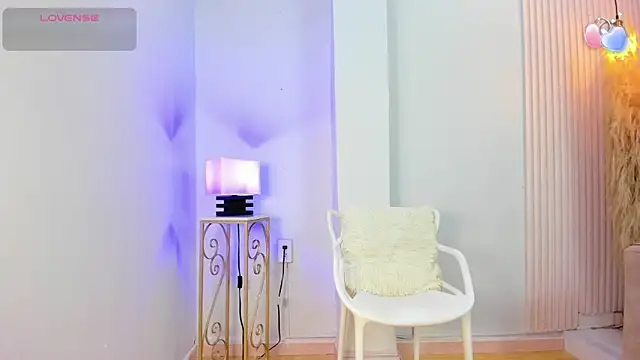 Snapshot of alana_rossetti chatting on June 17, 2026, 12:04 pm alana rossetti online show from June 17, 2026, 12:04 pm