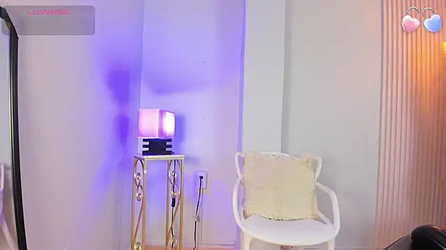 Snapshot of alana_rossetti chatting on August 1, 2026, 2:42 am alana rossetti online show from August 1, 2026, 2:42 am