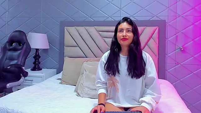 VioletRousse  online show from September 18, 2025, 2:53 pm