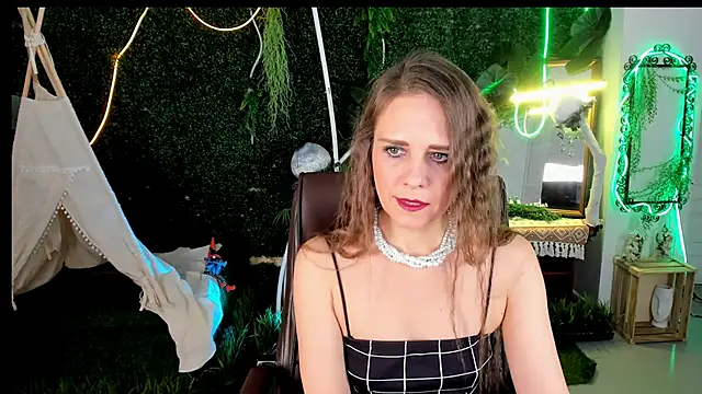 EmiliaBedy online show from December 14, 2025, 9:15 am