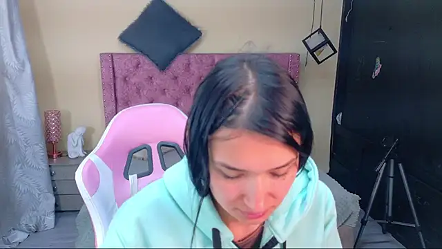 Sofii cutee online show from December 18, 2025, 11:58 am