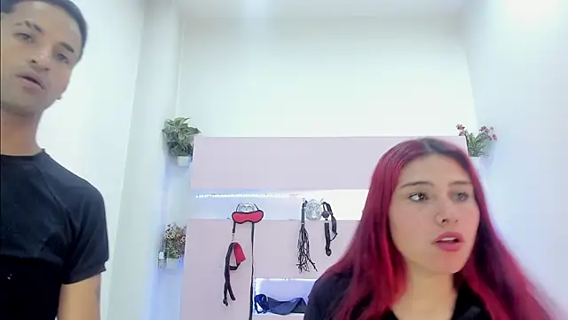 Snapshot of Nikki_and_Mayk chatting on February 11, 2026, 2:33 am Nikki and Mayk online show from February 11, 2026, 2:33 am