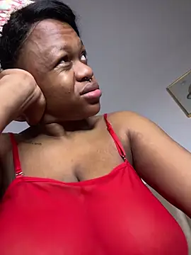 Snapshot of Boneca25 chatting on March 5, 2026, 12:35 pm Boneca25 online show from March 5, 2026, 12:35 pm