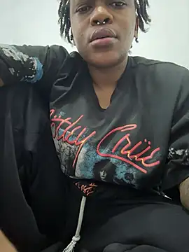 Snapshot of Boneca25 chatting on February 28, 2026, 3:11 pm Boneca25 online show from February 28, 2026, 3:11 pm