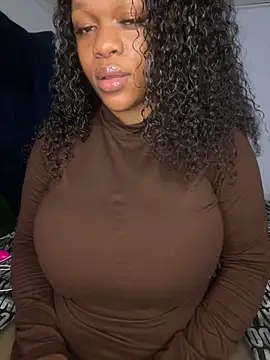 Snapshot of Boneca25 chatting on November 11, 2025, 6:08 am Boneca25 online show from November 11, 2025, 6:08 am