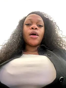 Snapshot of Boneca25 chatting on October 15, 2025, 11:29 am Boneca25 online show from October 15, 2025, 11:29 am