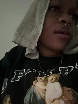 Boneca25 online show from April 29, 2026, 6:58 pm