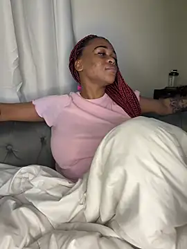 Boneca25 online show from July 8, 2026, 9:59 pm