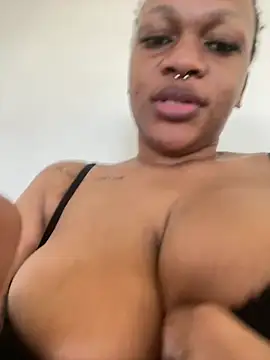 Boneca25 online show from May 2, 2026, 11:37 am