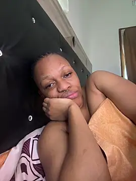 Snapshot of Boneca25 chatting on June 13, 2026, 8:12 am Boneca25 online show from June 13, 2026, 8:12 am