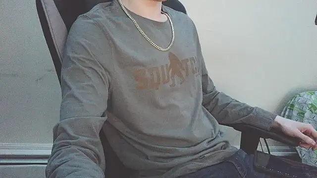 drakecumm690 online show from February 1, 2025, 9:19 pm