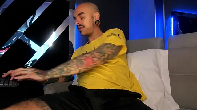 Snapshot of kaletattoo chatting on July 29, 2026, 11:20 am kaletattoo online show from July 29, 2026, 11:20 am