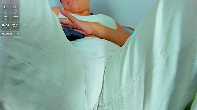 Snapshot of evaa_greey chatting on November 17, 2025, 8:13 pm evaa greey online show from November 17, 2025, 8:13 pm