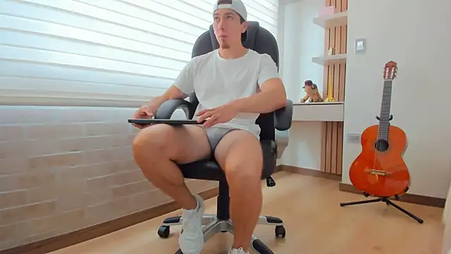 Snapshot of Tombarden chatting on November 26, 2025, 7:03 pm Tombarden online show from November 26, 2025, 7:03 pm