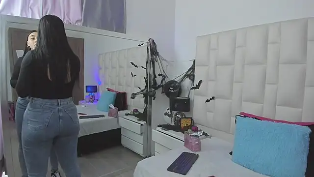 Snapshot of Ariana_rouse chatting on October 22, 2025, 4:50 pm Ariana rouse online show from October 22, 2025, 4:50 pm