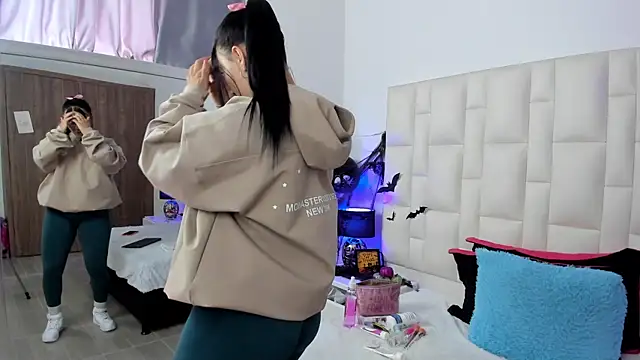 Snapshot of Ariana_rouse chatting on October 16, 2025, 4:48 pm Ariana rouse online show from October 16, 2025, 4:48 pm