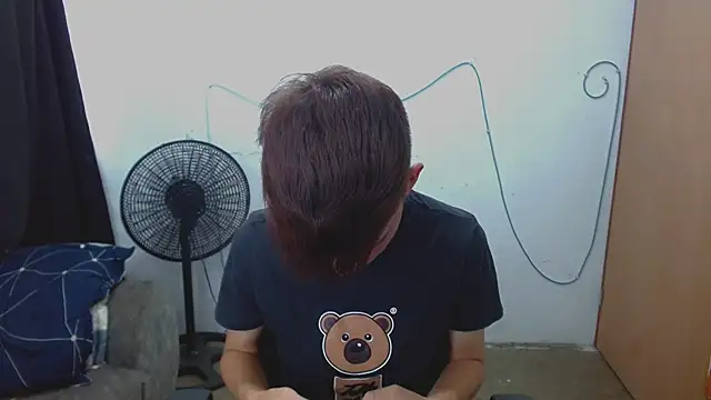 Snapshot of Alexxx_lov chatting on April 8, 2026, 12:39 pm Alexxx lov online show from April 8, 2026, 12:39 pm