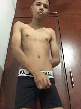 Alvarozzxv online show from February 11, 2025, 5:05 am