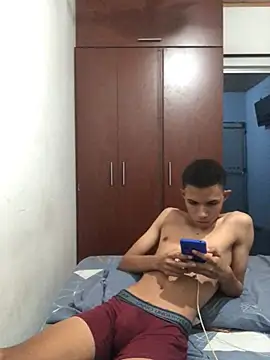 Alvarozzxv online show from January 27, 2025, 6:09 am