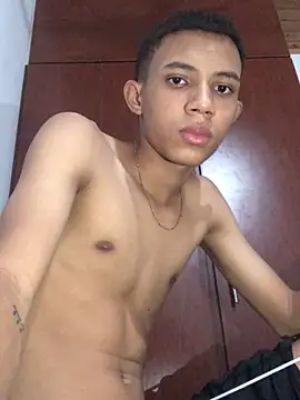 Alvarozzxv online show from January 31, 2025, 5:19 am