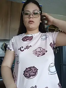 Snapshot of Vale_Saenzz chatting on July 7, 2026, 4:54 pm Vale Saenzz online show from July 7, 2026, 4:54 pm