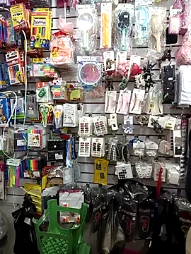 Snapshot of Vale_Saenzz chatting on November 13, 2025, 9:30 pm Vale Saenzz online show from November 13, 2025, 9:30 pm