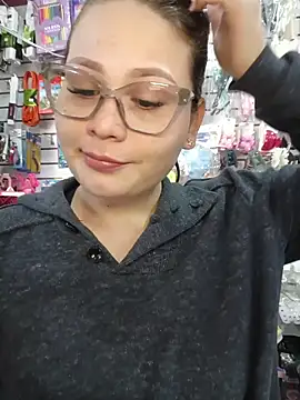 Snapshot of Vale_Saenzz chatting on December 1, 2025, 7:04 pm Vale Saenzz online show from December 1, 2025, 7:04 pm