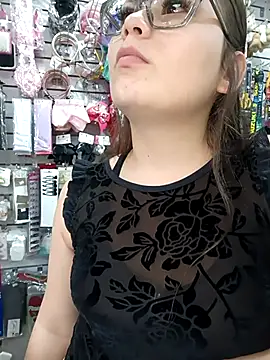 Snapshot of Vale_Saenzz chatting on November 14, 2025, 7:06 pm Vale Saenzz online show from November 14, 2025, 7:06 pm