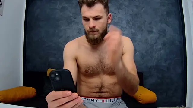 Snapshot of luke_eddisonn chatting on February 1, 2025, 10:48 am luke eddisonn online show from February 1, 2025, 10:48 am