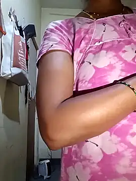 Snapshot of TeluguammayiMahi chatting on November 18, 2025, 4:43 pm TeluguammayiMahi online show from November 18, 2025, 4:43 pm