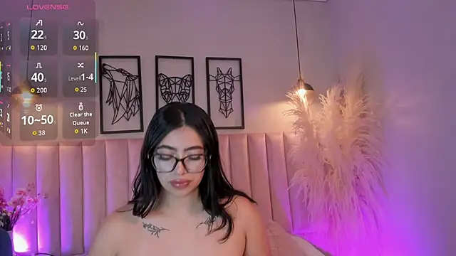 Zoe Banks  online show from September 26, 2025, 12:56 pm