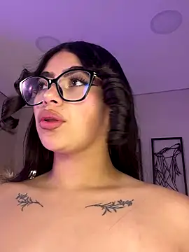 Zoe Banks  online show from September 18, 2025, 1:03 pm