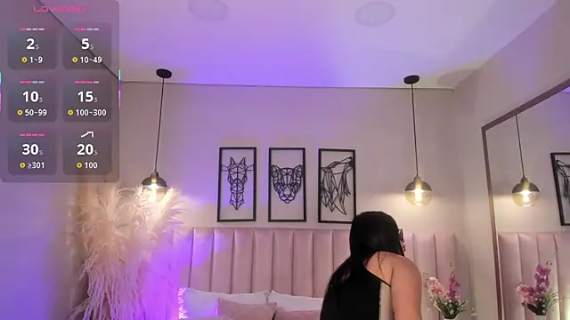 Zoe Banks  online show from September 28, 2025, 1:51 pm