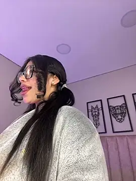 Zoe Banks  online show from September 12, 2025, 1:11 pm