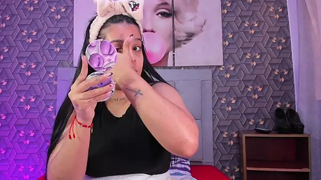 Emily rivera78 online show from February 9, 2026, 5:44 pm